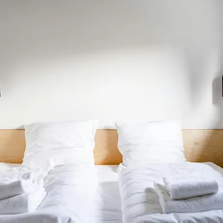 Simple Lifestyle And Starry Sky On Helnaes אברופ