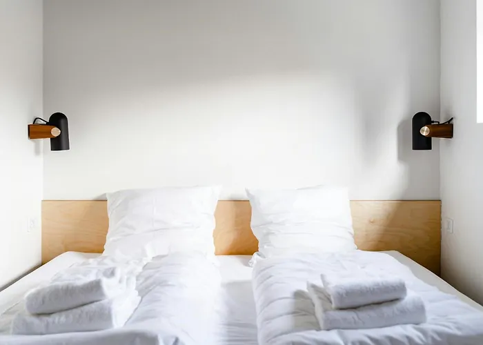 Simple Lifestyle And Starry Sky On Helnaes אברופ